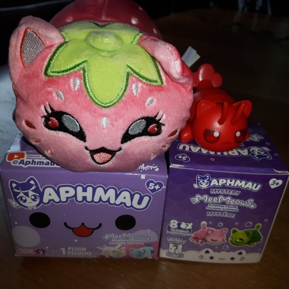 Brand new Aphmau Meemows plush figure bundle (Strawberry/Lobster)
